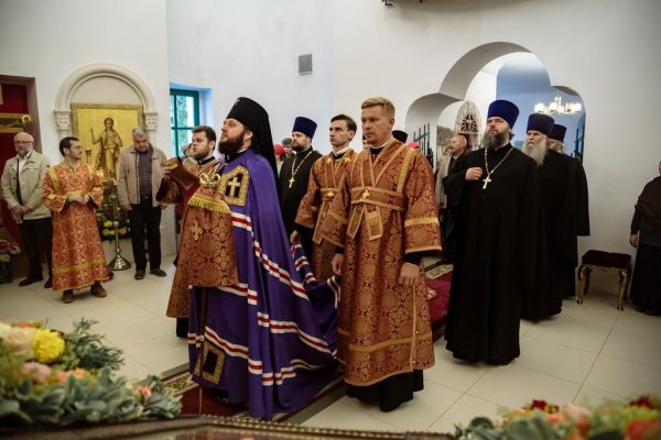 Архиерейское богослужение в Никитском храме с. Никитское г.о. Домодедово.