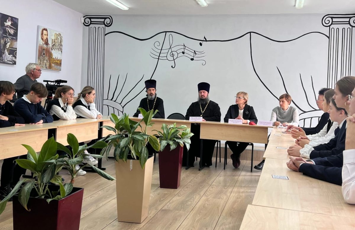 Диалог со священником в Домодедовской школе №2.