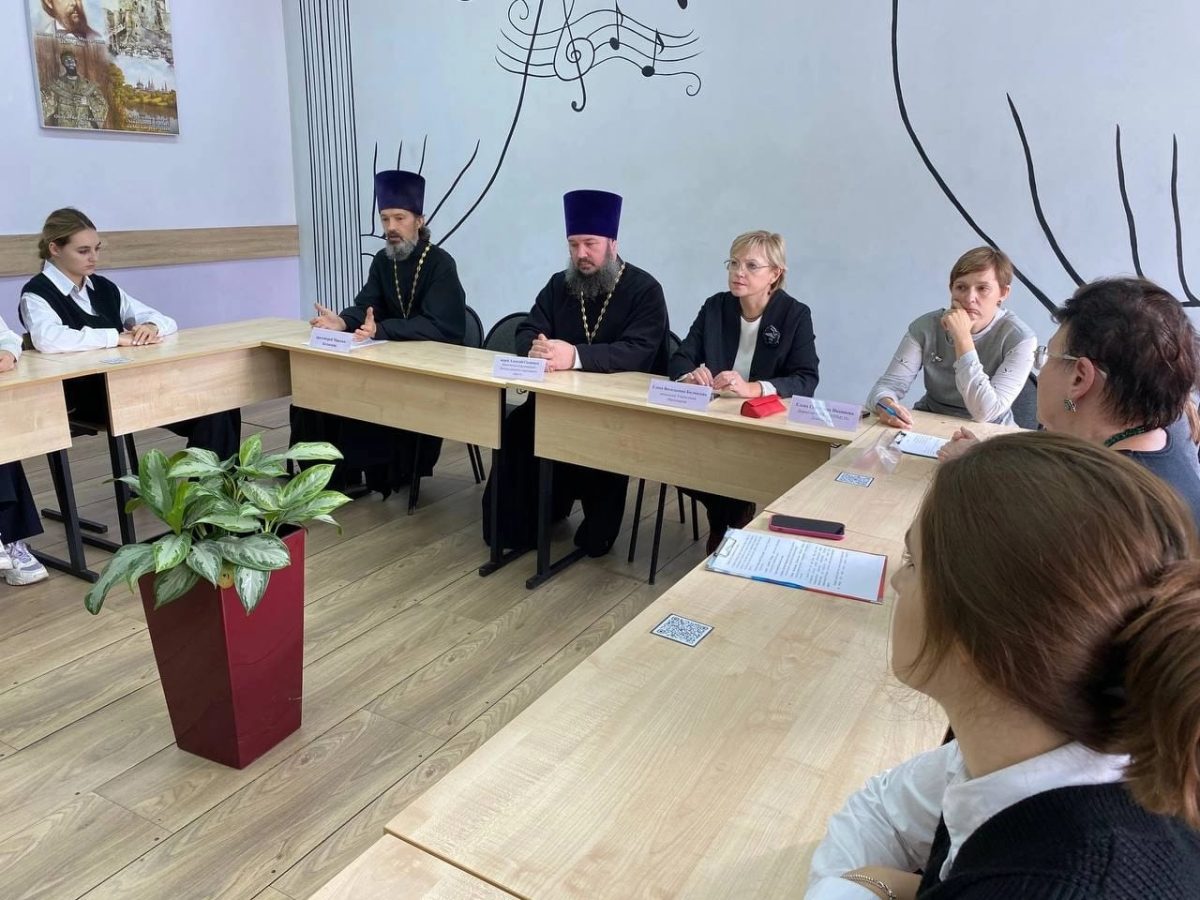 Диалог со священником в Домодедовской школе №2. — фото 3