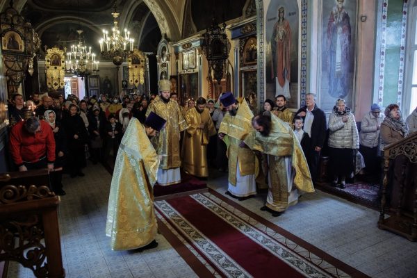 Архиерейское богослужение в Никольском храме села Домодедово.