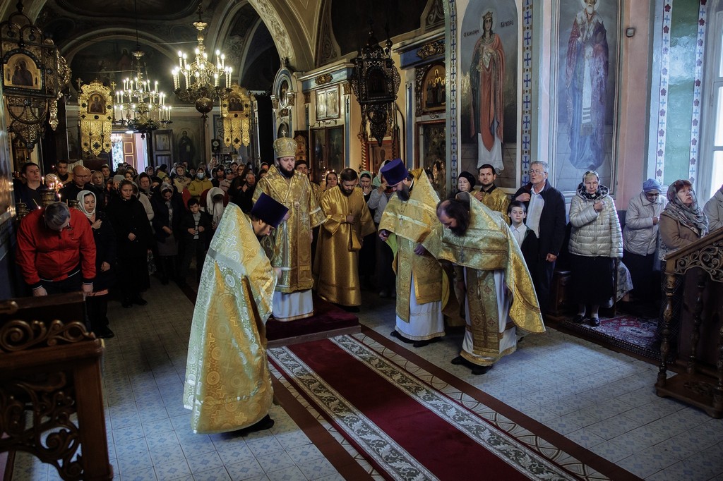 Архиерейское богослужение в Никольском храме села Домодедово.