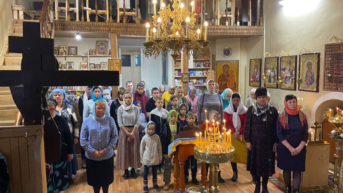 Социальный центр «Семья» на богослужении в Добрынихе.