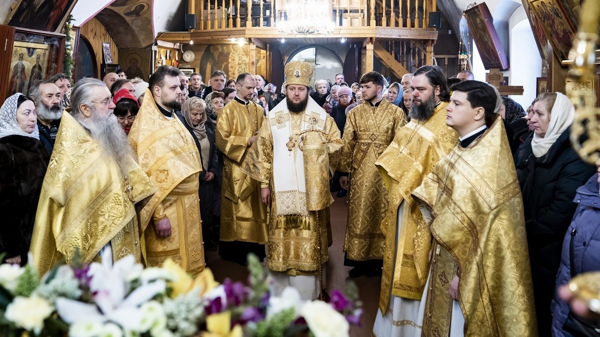 Архиерейское богослужение в Никольском храме села Лямцино