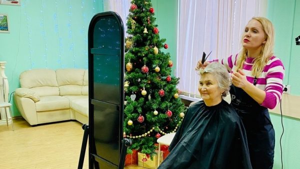 Благотворительная стрижка в Домодедовском клубе «Активное долголетие»