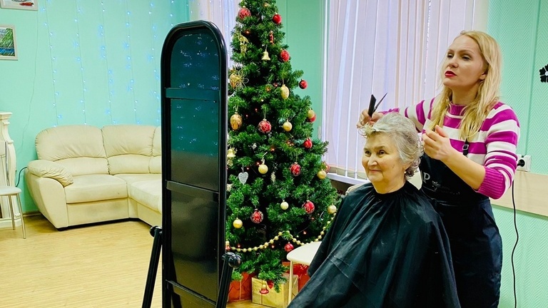 Благотворительная стрижка в Домодедовском клубе «Активное долголетие»