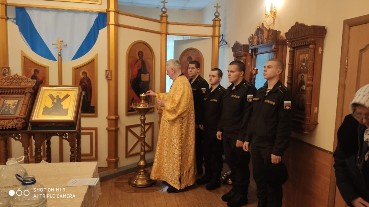Крещенское богослужение в войсковом храме.