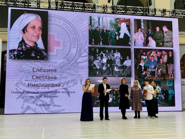 церемония награждения сестер милосердия