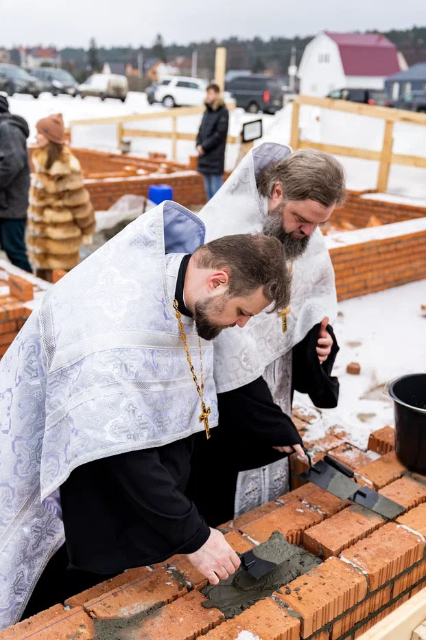 Закладка камня в основание Благовещенского храма в деревне Ивановка — фото 7