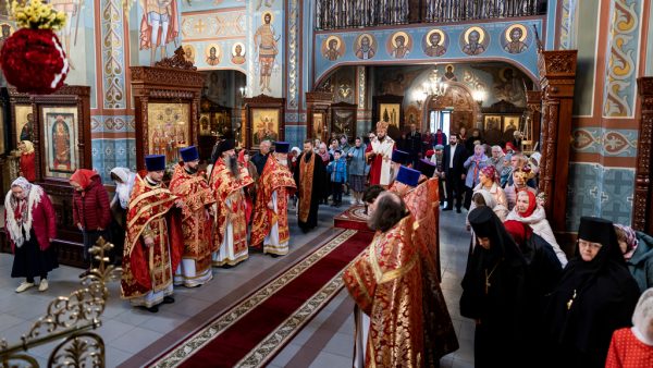 Божественная литургия в Соборе Всех святых в земле Русской просиявших города Домодедово
