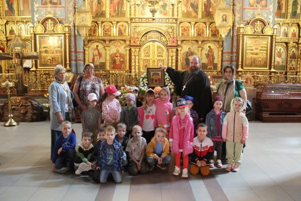 Маленькие гости в соборе Всех святых в земле Русской просиявших г. Домодедово