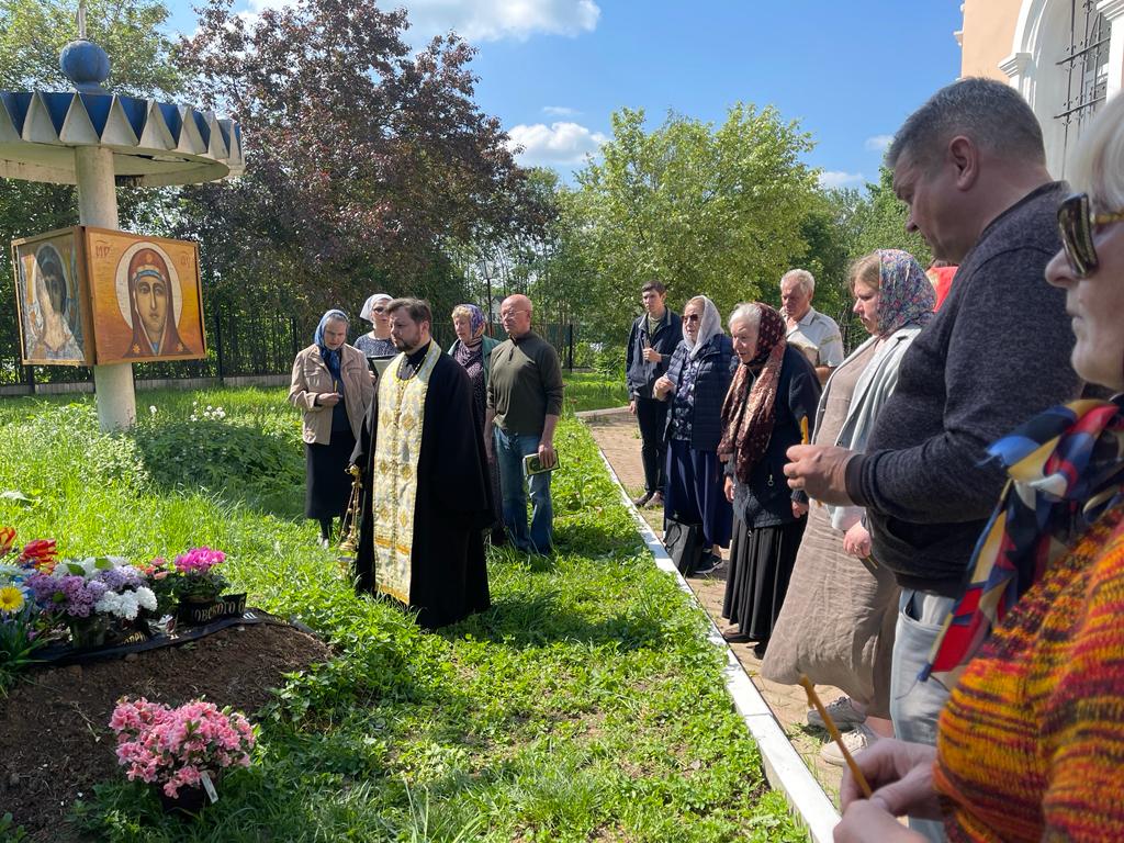 Панихида по почившему настоятелю Преображенского храма села Вельяминово протоиерею Леониду Григорьеву