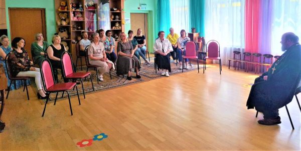 Разговор со священником в Домодедовской гимназии №5
