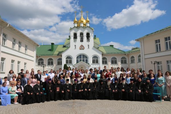 Выпускной православных школ и гимназий Московской митрополии.
