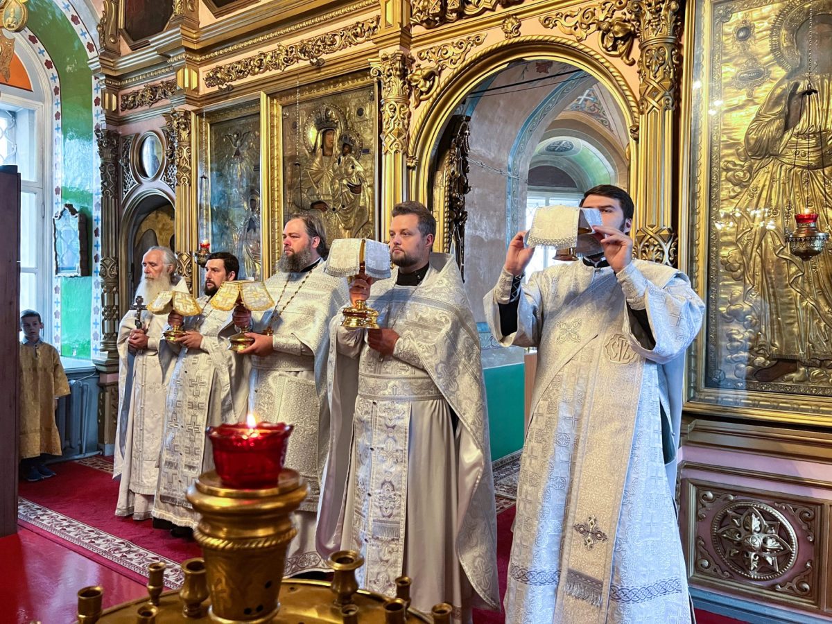 Памяти протоиерея Сергия Лопухова: заупокойные богослужения в Никольском храме села Домодедово — фото 2