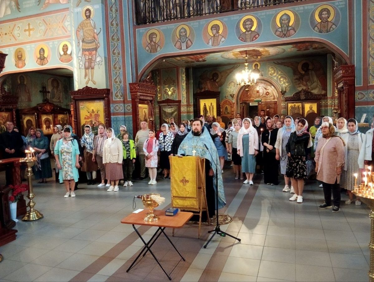 Молебен для руководителей образовательных учреждений и педагогической общественности в Соборе всех святых в земле Русской просиявших — фото 3