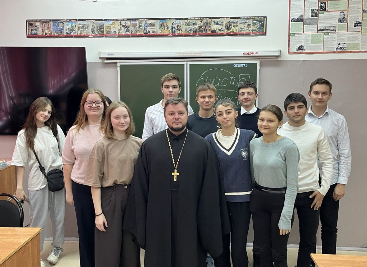 Диалог со священником в Повадинской СОШ