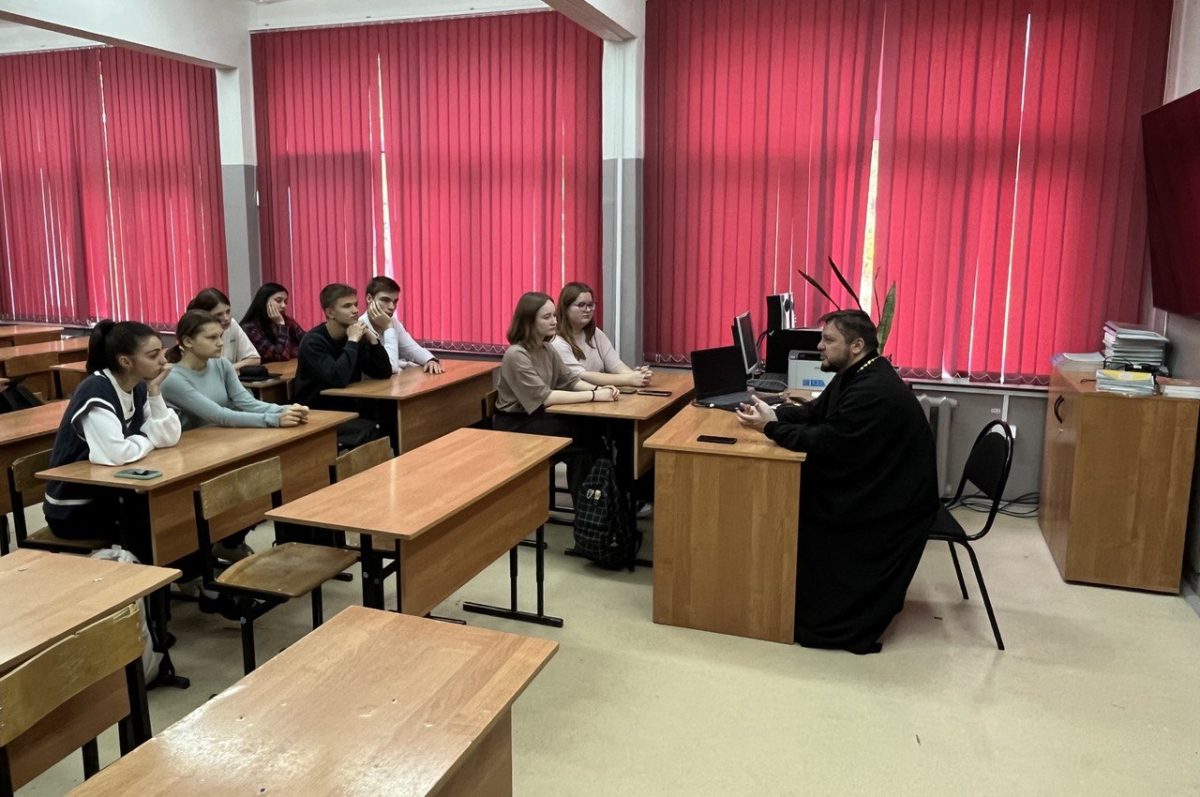 Диалог со священником в Повадинской СОШ