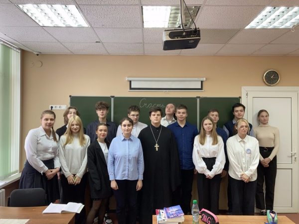 Диалог со священником в Белостолбовской СОШ