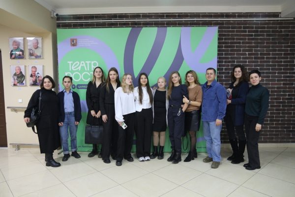 Посещение спектакля «Запретный плод» молодежью Никольского храма с. Лямцино.