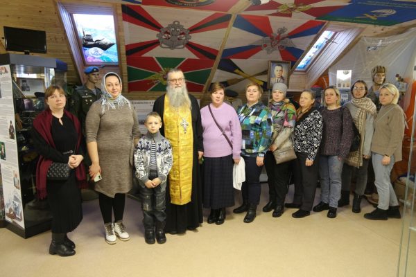 Экскурсия педагогов Ямской школы в Никольский храм с. Лямцино и приходской музей «Церковь и Армия. Союз во имя жизни».