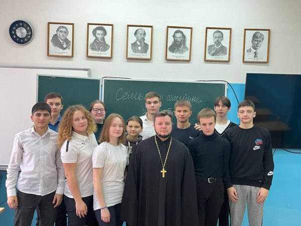 Диалог со священником в Повадинской СОШ