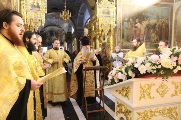 Молебен перед иконой с частицей мощей равноапостольного Николая, архиепископа Японского.