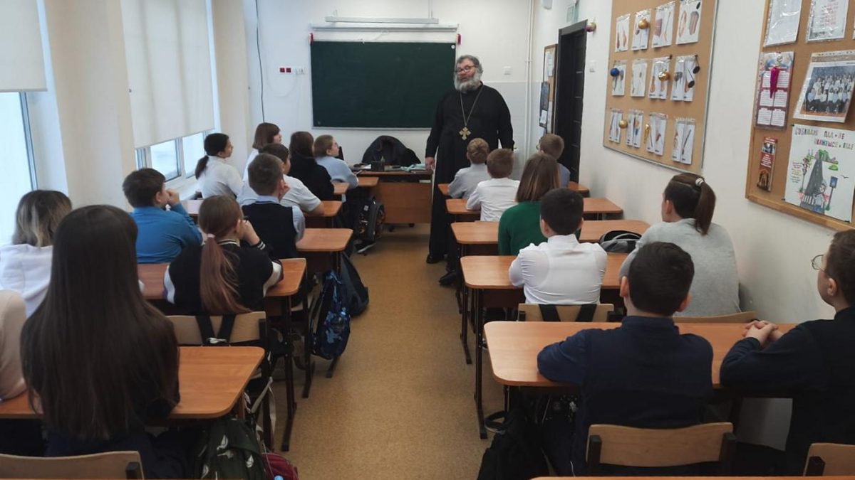Диалог со священником в Заревской СОШ