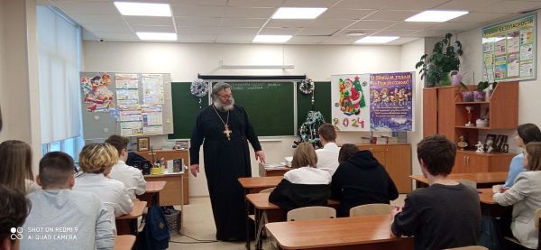 Диалог со священником в Заревской СОШ с УИОП