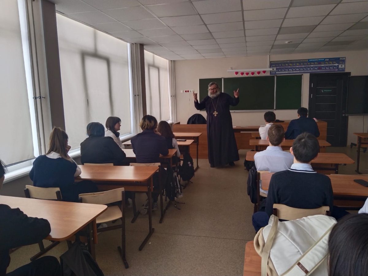 Диалог со священником в Заревской СОШ