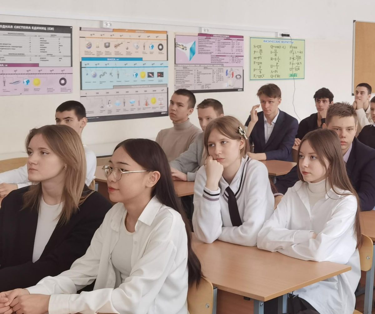 Диалог со священником в Востряковском лицее №1