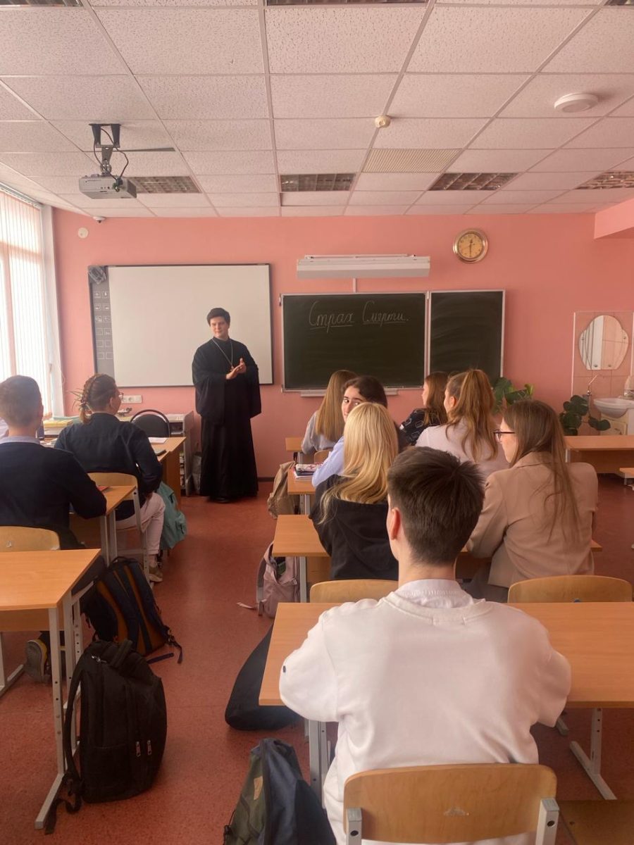 Диалог со священником в Белостолбовской СОШ