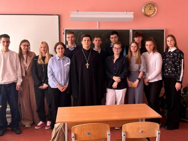 Диалог со священником в Белостолбовской СОШ