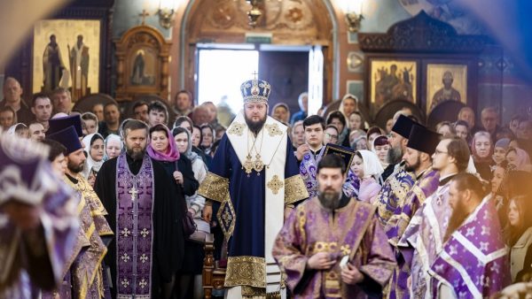 Архиерейское богослужение в соборе Всех святых, в земле Русской просиявших города Домодедово