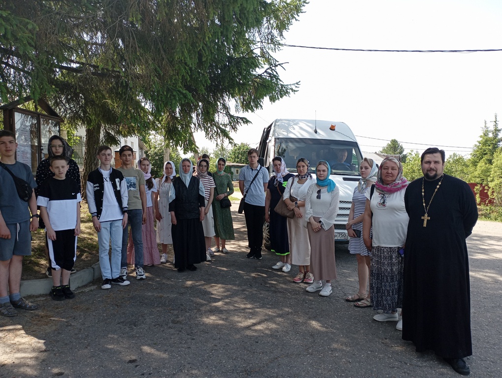 Просветительская поездка победителей и призёров Муниципальной викторины по Духовному краеведению «Славные люди»