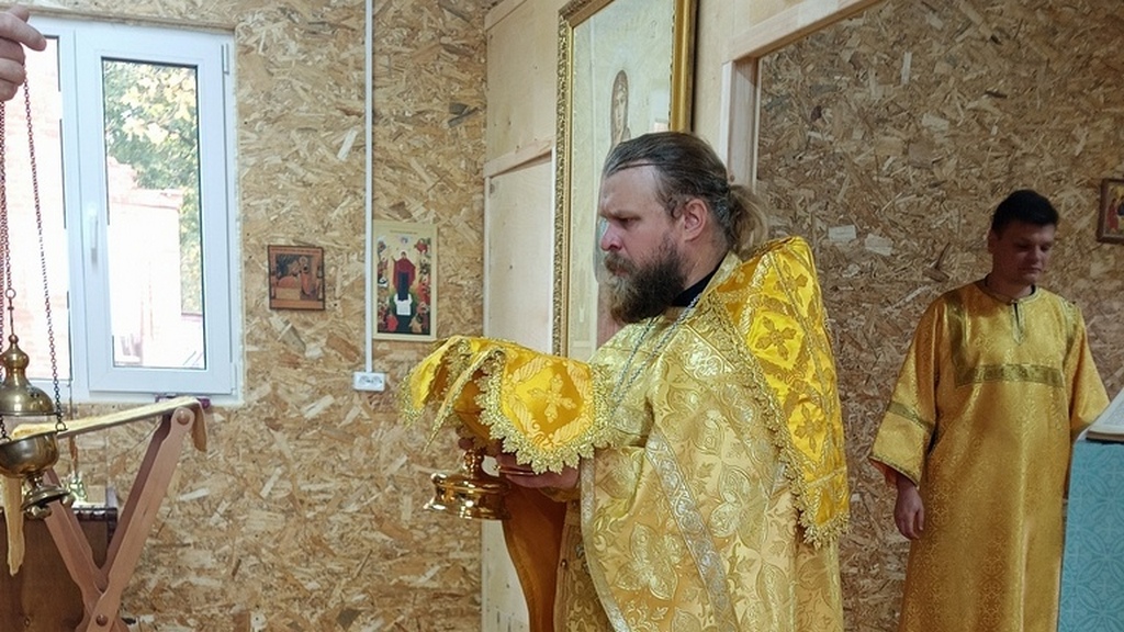 Первая Божественная литургия на территории Богородицерождественского храма в деревне Голубино г.о. Домодедово
