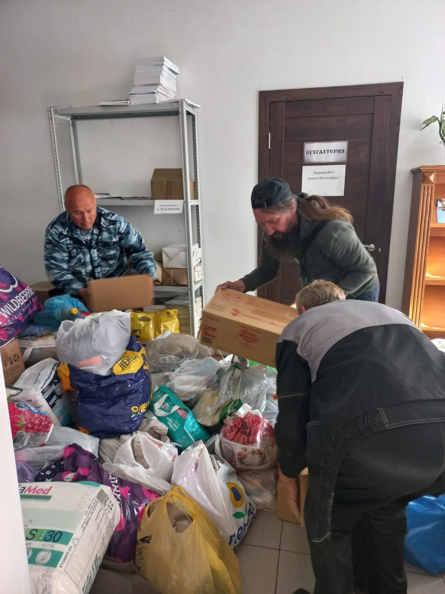 Отправка гуманитарного груза из Домодедовского благочиния для помощи переселенцам из Курской области