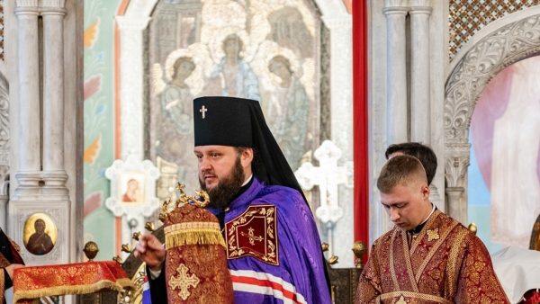 Архиерейское богослужение в храме мучеников Флора и Лавра в селе Ям г.о. Домодедово