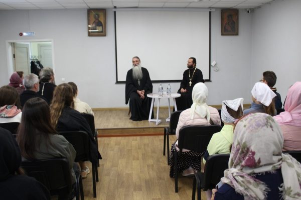 Встреча молодежи Домодедовского благочиния с протоиереем Максимом Первозванским