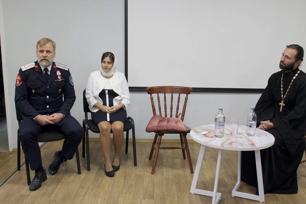 Встреча молодежи Домодедовского благочиния с протоиереем Максимом Первозванским — фото 5