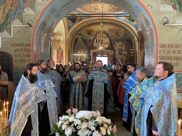 Духовенство Домодедовского благочиния совершило молебен перед Казанской иконой Божией Матери