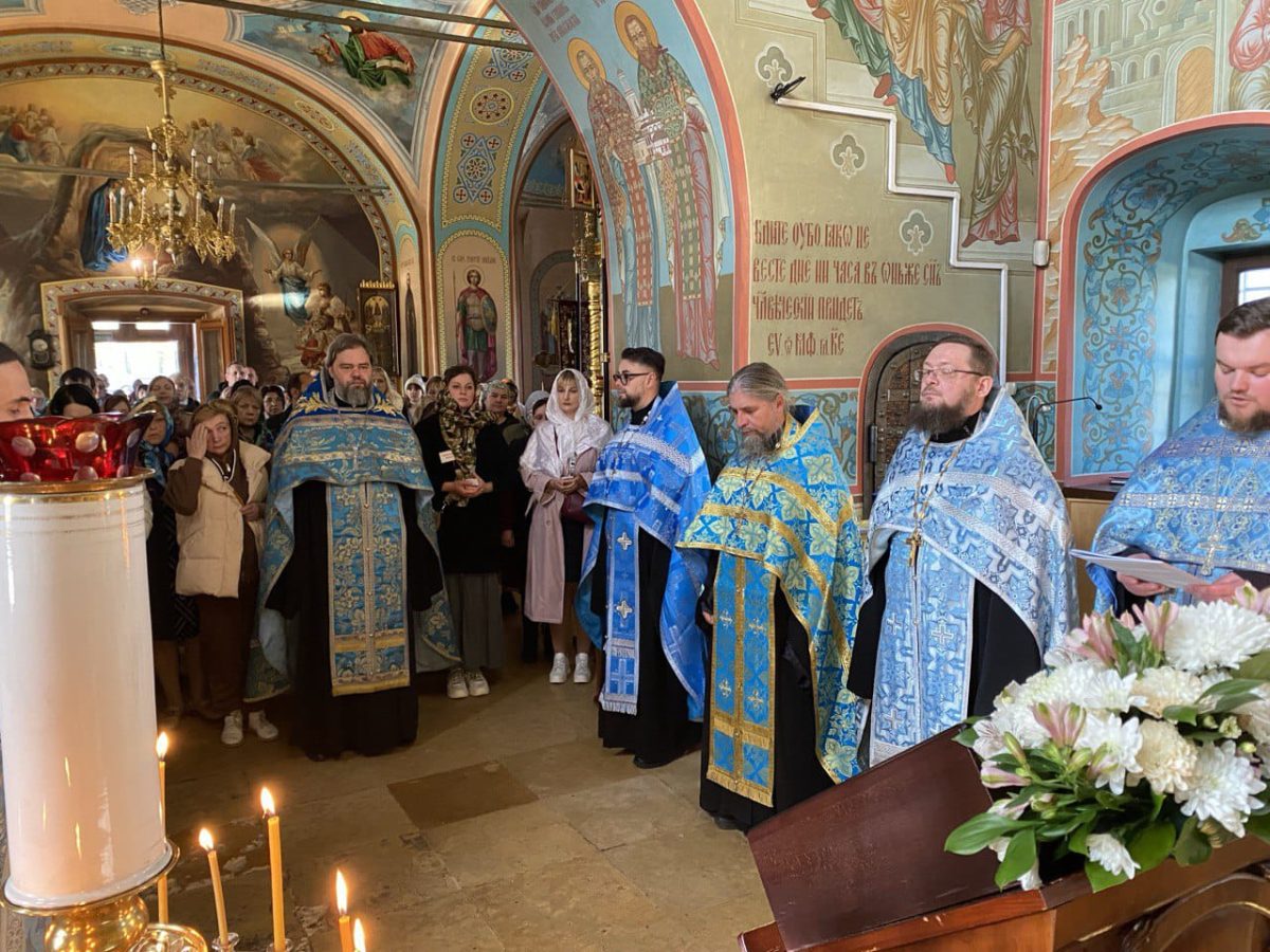 Духовенство Домодедовского благочиния совершило молебен перед Казанской иконой Божией Матери