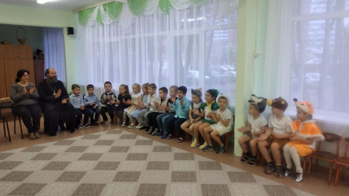 Встреча воспитанников детского сада «Золотая рыбка» со священником — фото 3
