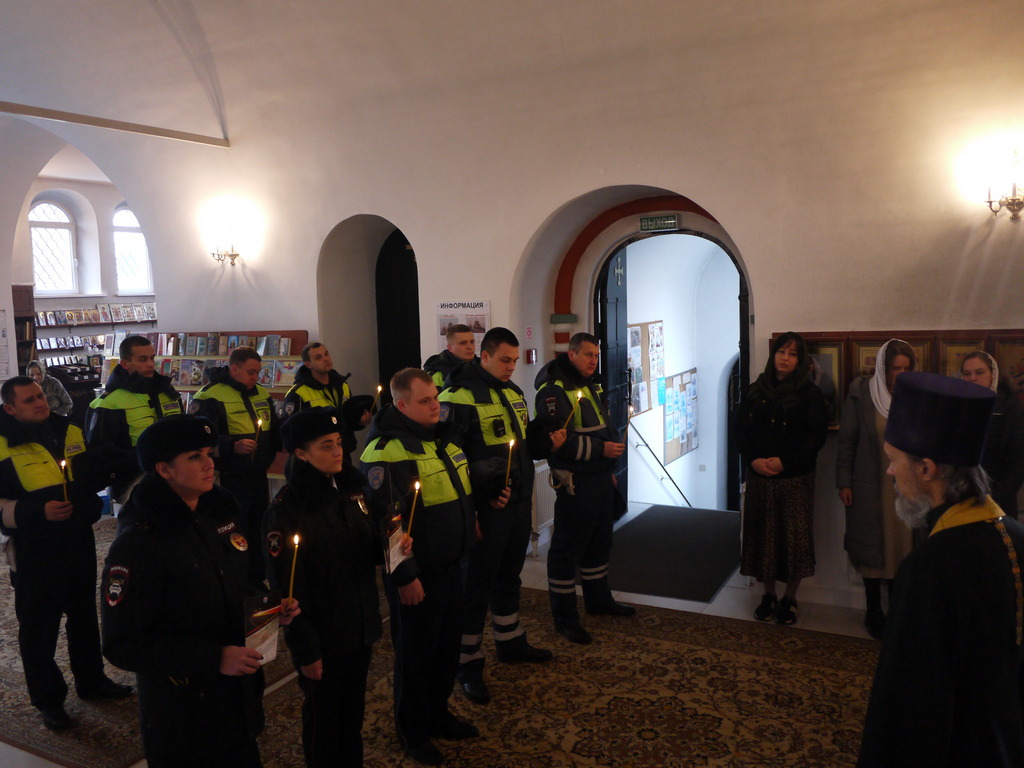 Панихида по жертвам дорожно-транспортных происшествий в храме Новомучеников и исповедников Домодедовских — фото 2