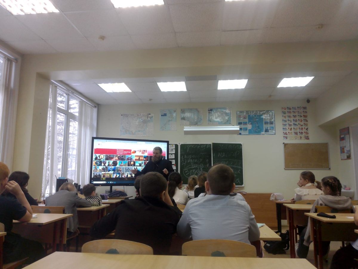 Диалог со священником в Повадинской СОШ