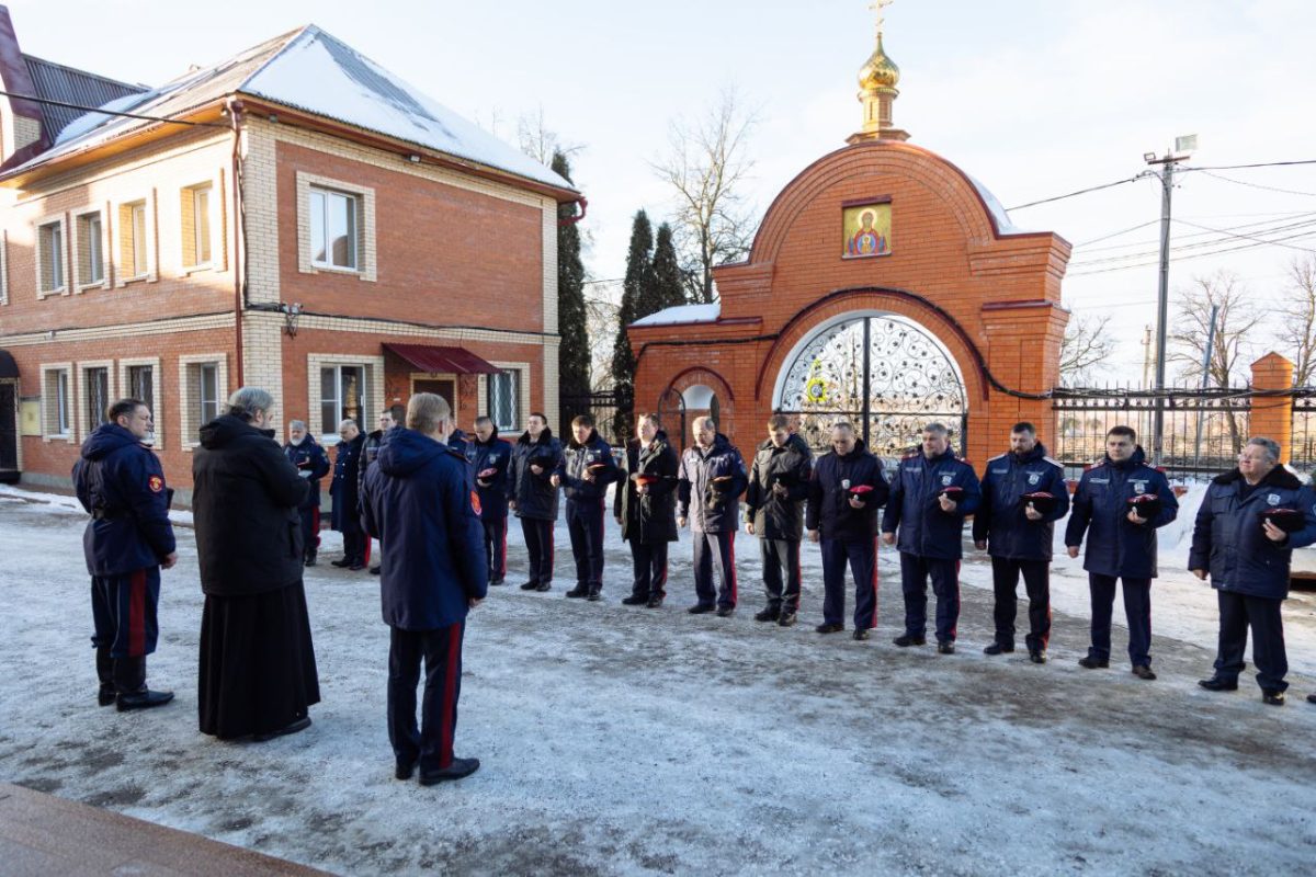 Строевой смотр казаков Домодедовского казачьего общества в соборе Всех святых в земле Русской просиявших г. Домодедово — фото 4