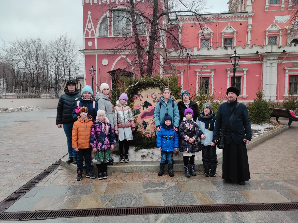 Рождественская экскурсия для детей Димитрие-Солунского храма мкр. Белые Столбы