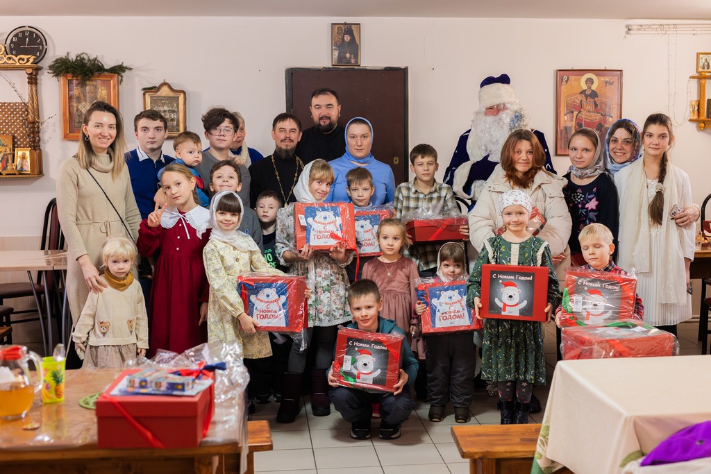 Празднование Рождества Христова на приходе Димитрие-Солунского храма мкр. Белые Столбы