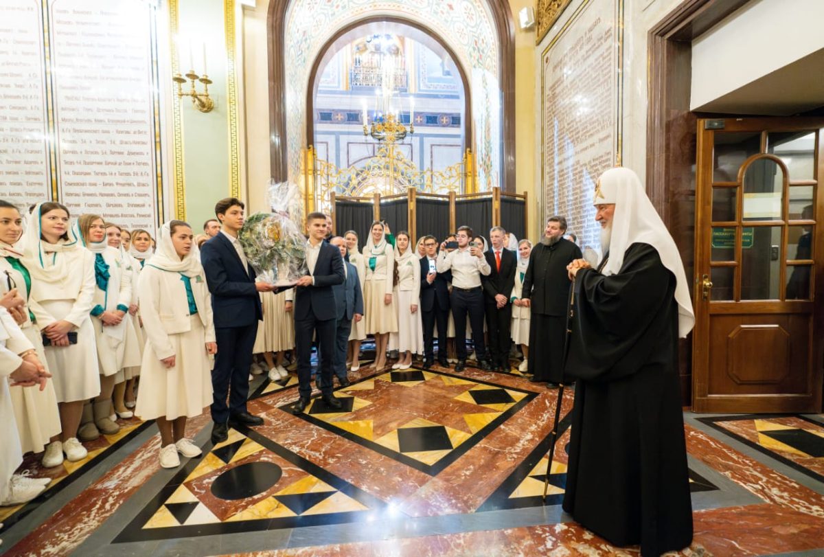 Поздравление Патриаршими добровольцами Святейшего Патриарха Кирилла с праздником Рождества Христова