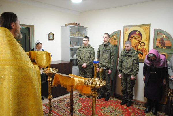 Первая Божественная литургия в войсковой части села Лобаново