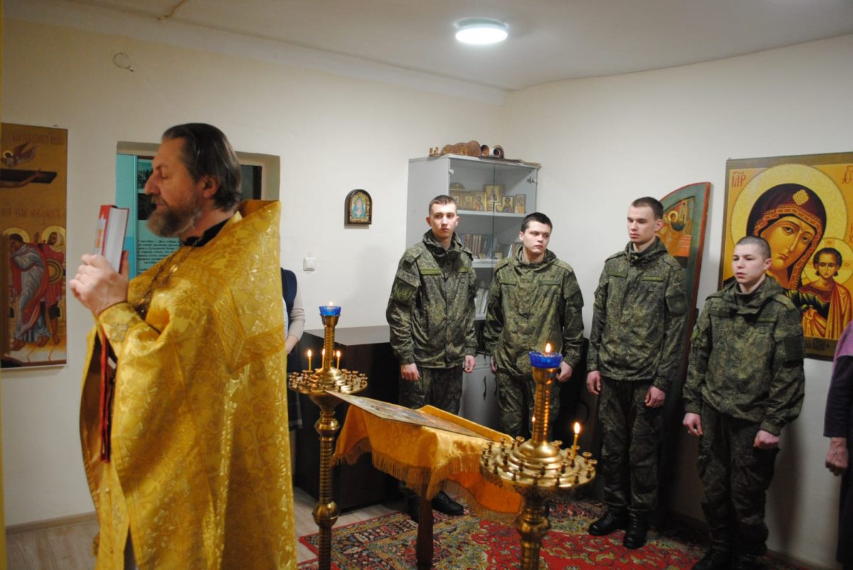 Первая Божественная литургия в войсковой части села Лобаново — фото 2